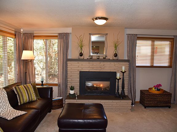 Living room w/ gas fireplace