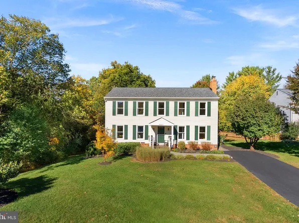 20017 Great Falls Forest Dr, Great Falls, VA 22066