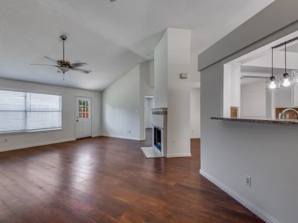 1940 Helen Ln, Lewisville, TX 75067