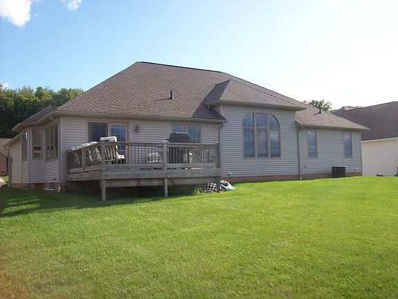 2nd image of 44 Woodlake Trl