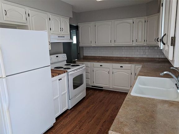 4th image of 8726 Stearns St