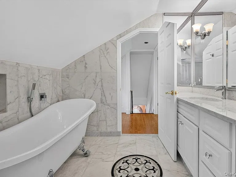 1155 Webster Ave — Photo 25