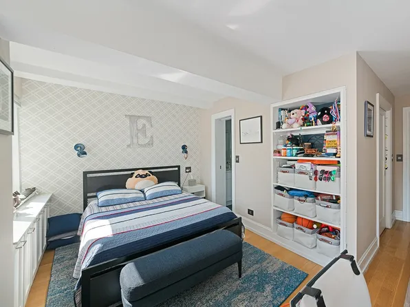 240 East 55th Street image 14 of 19