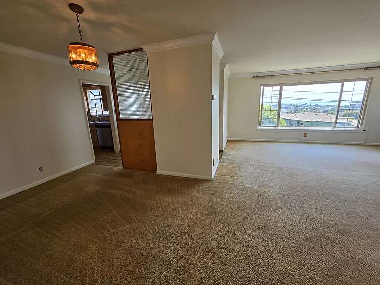 1744 Wesley Ave — Photo 5