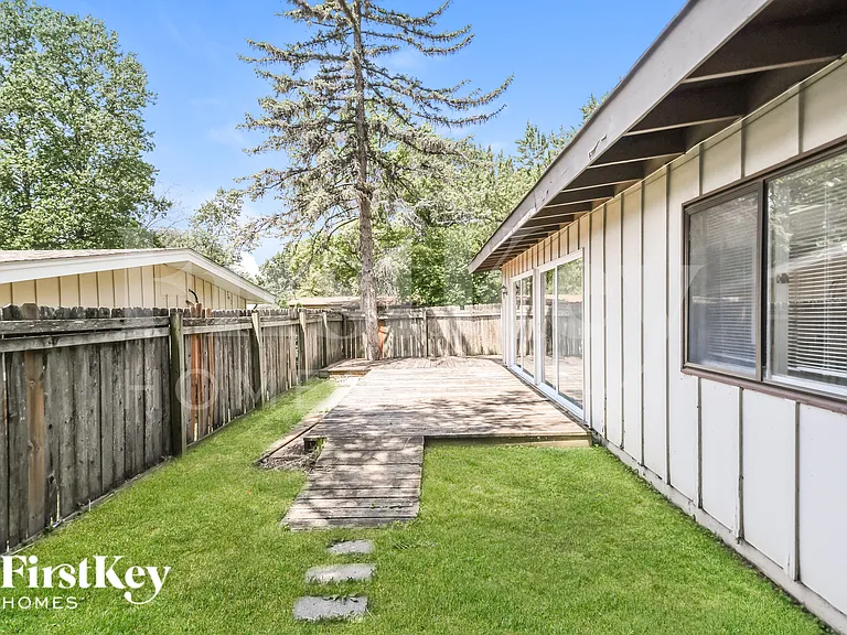 2240 Cherry Ln — Photo 15