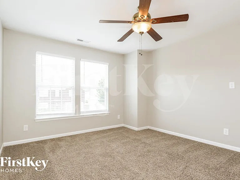 332 Zander Woods Ct — Photo 8