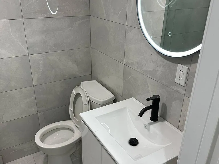 206 Bedford Ave — Photo 3