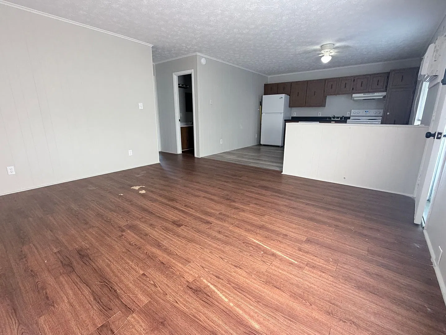 600 Crestview Dr 1-8 — Photo 3