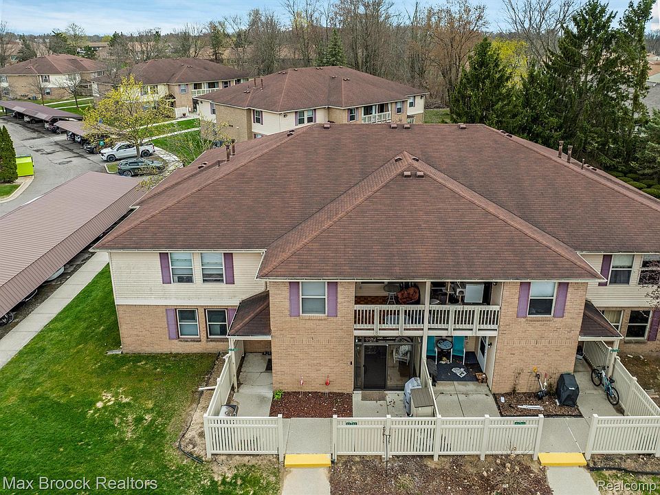 1st image of 61161 Greenwood Dr