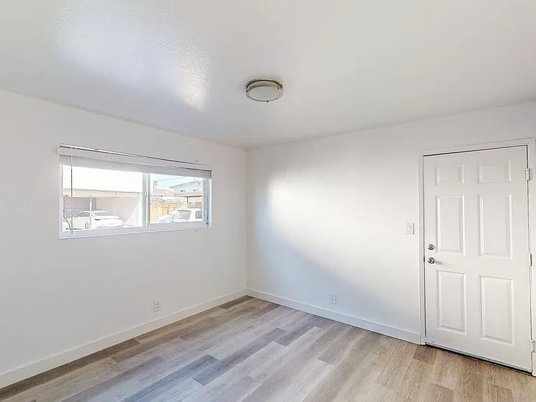 2129 Monroe St — Photo 8