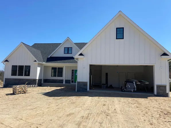 142 Vineyard Ridge Dr Unit 24, Traverse City, MI 49686