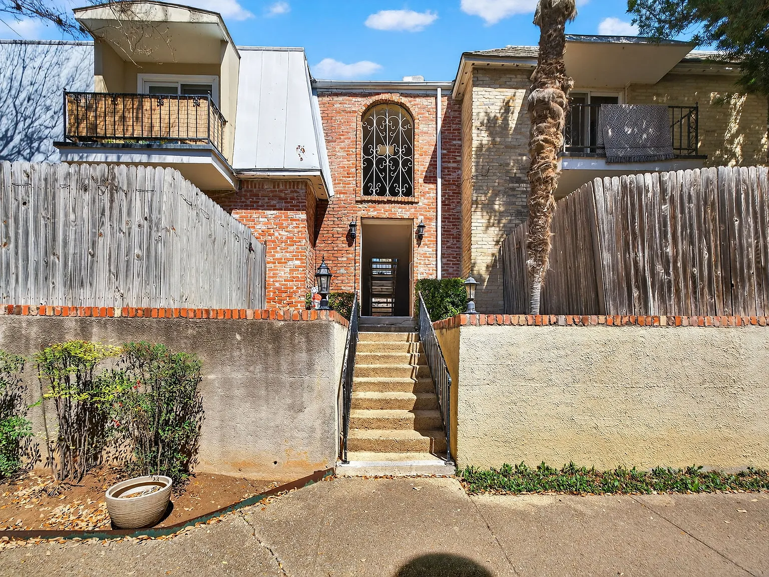 2 bed, 846 sqft, $995 — Photo 2