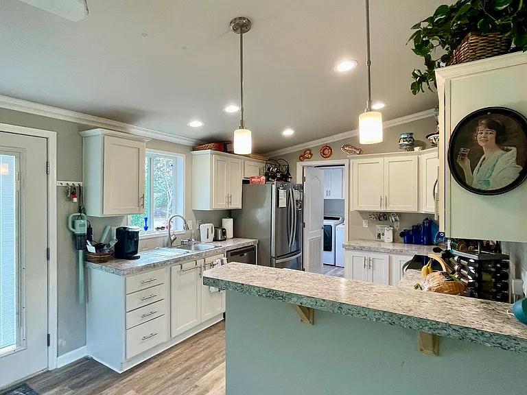 NE Shore Pl — Photo 7