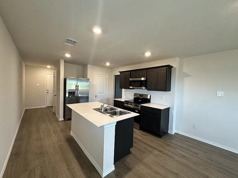 1157 Northfield Dr — Photo 4