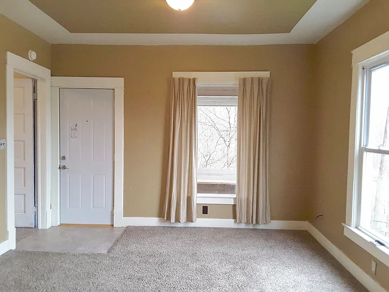 213 1/2 Crescent St — Photo 2