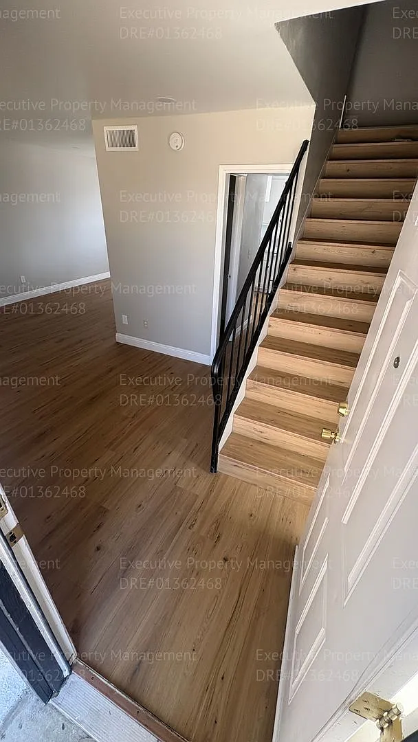 3604 Panama Ln — Photo 4