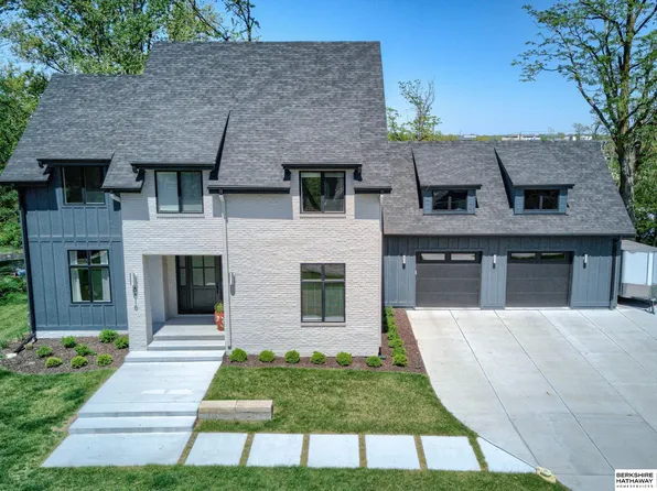 8616 Broadmoor Dr, Omaha, NE 68114