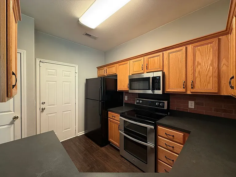 5994 Fox Point Cir — Photo 3