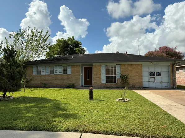 1327 Twin Falls Rd, Houston, TX 77088