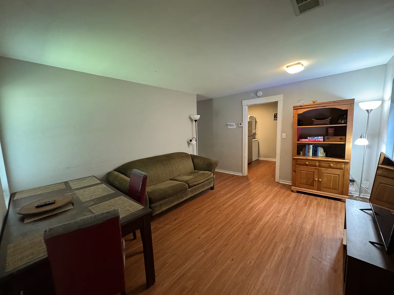 3 bed, 900 sqft, $2,500 — Photo 3