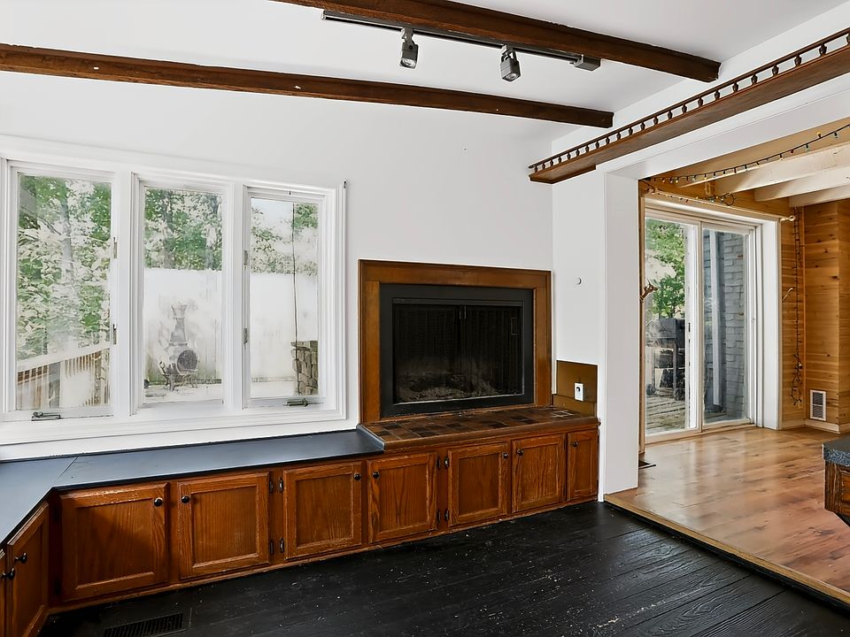 28th image of 514 Whippoorwill Ln
