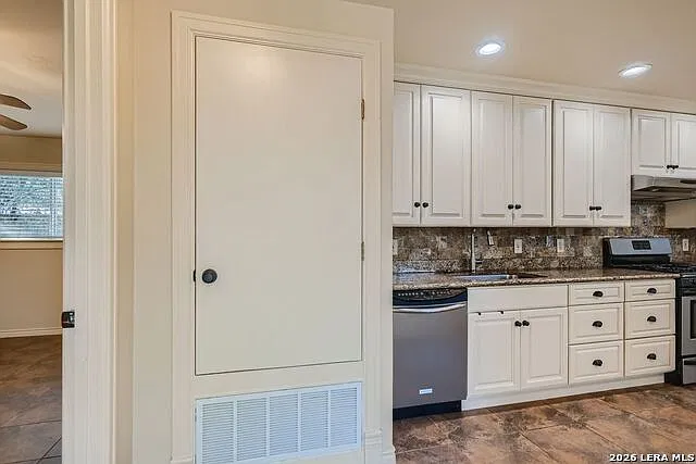 2 bed, 1.5 bath, 1000 sqft, $2,000 — Photo 2