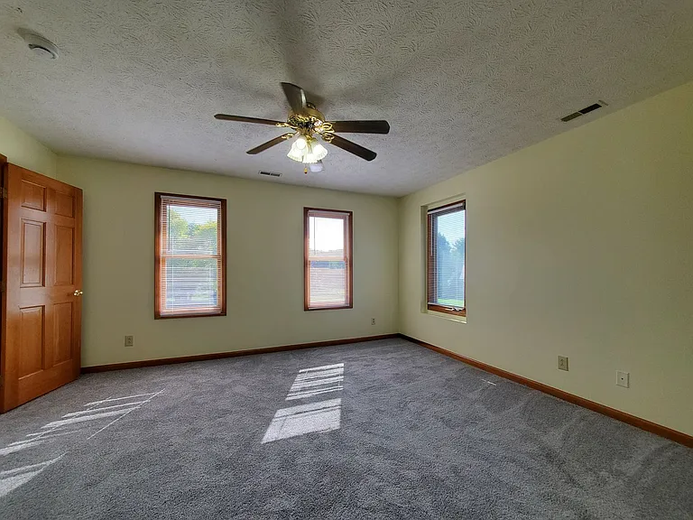 324 Redwood Blvd — Photo 29
