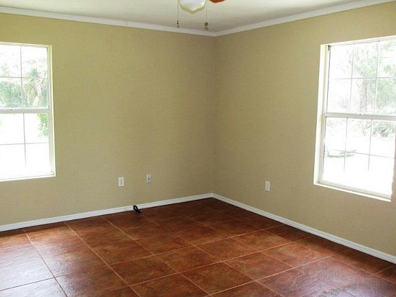 5th image of 3032 Brooklands Ave