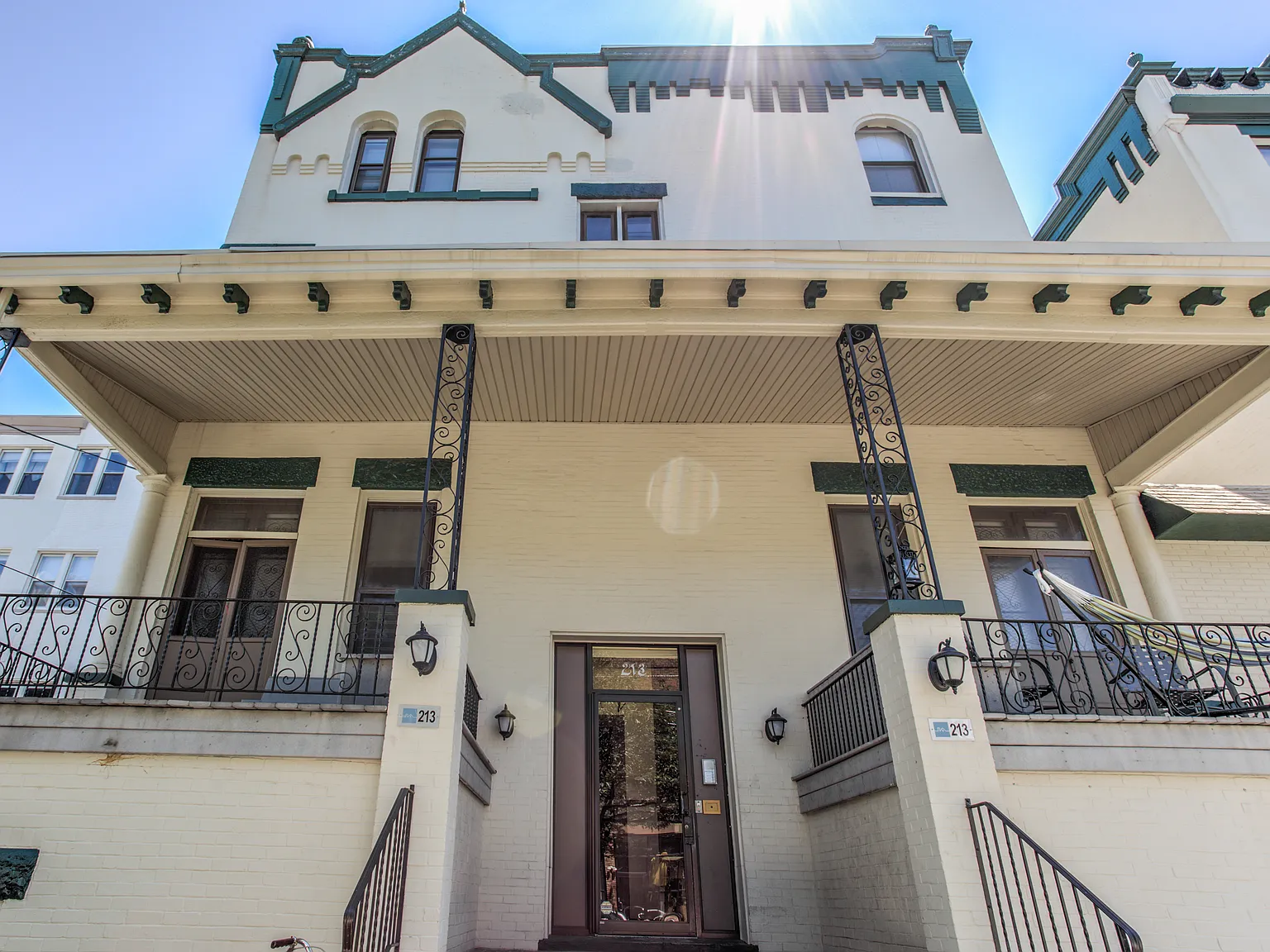 6 bed, 2386 sqft, $5,850 — Photo 1