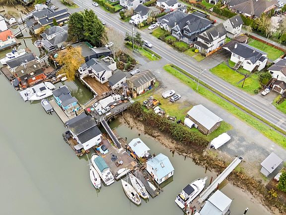 3rd image of 4505 River Rd W