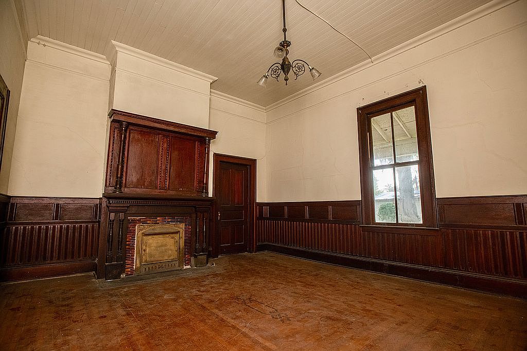 Under 100K Sunday c.1898 For Sale by Owner Italianate in Valdosta GA