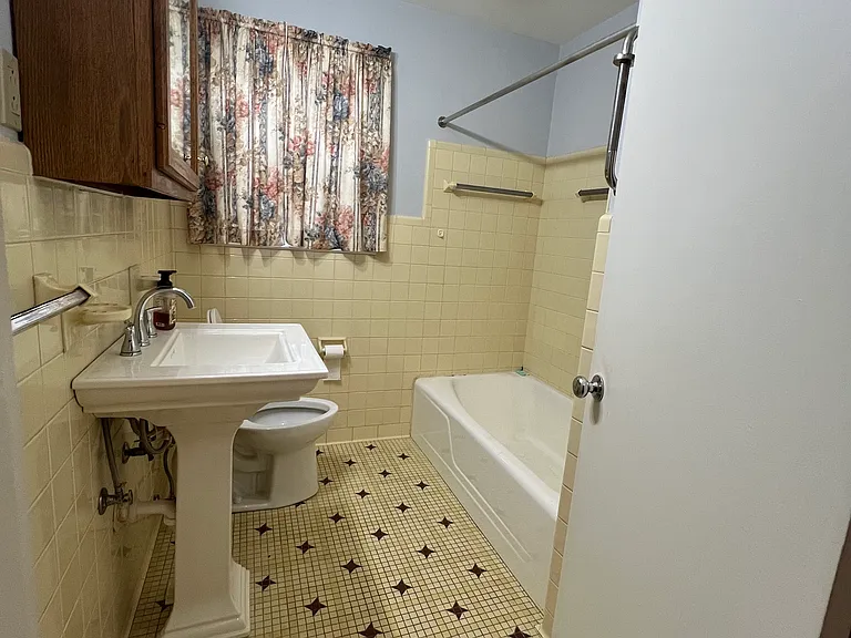 448 Bellevue Ave — Photo 7