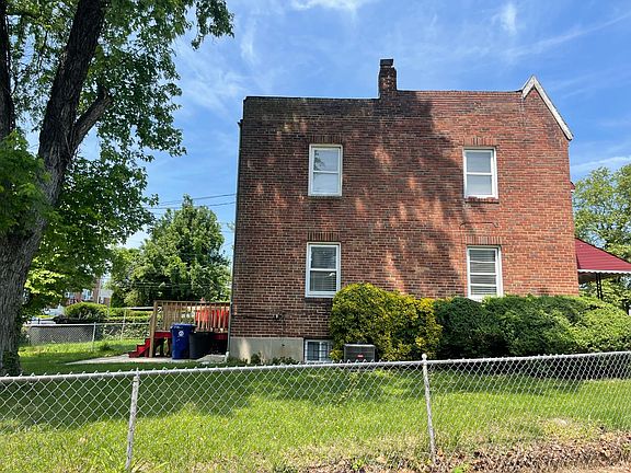 Side View Wrap around yard