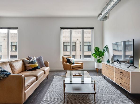 1980 N Milwaukee Ave #322