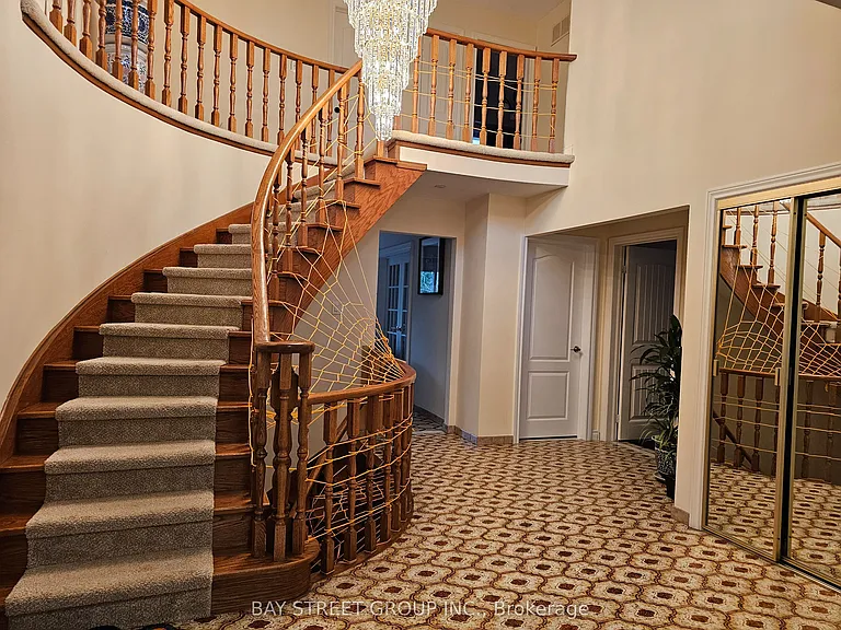 29 Elmartin Dr — Photo 2