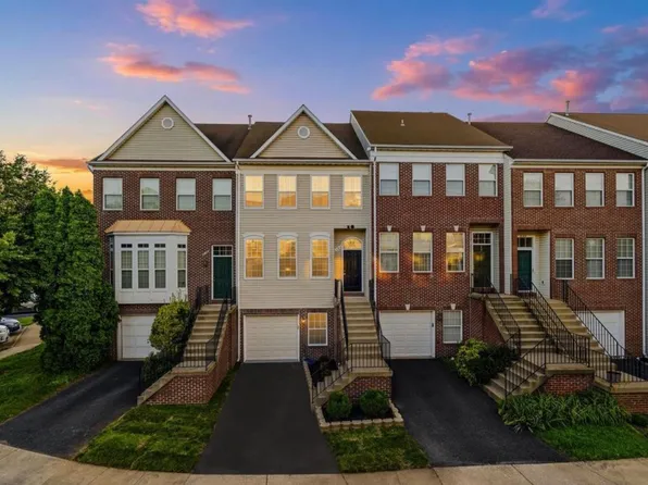6106 Early Autumn Dr, Centreville, VA 20120
