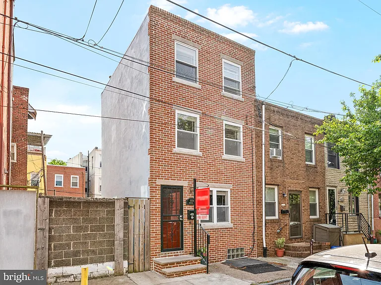 1006 Montrose St — Photo 2