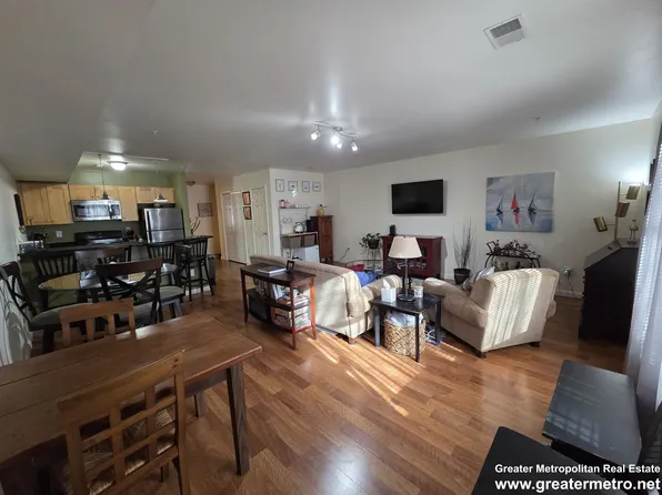 39 Chelsea St, Boston, MA