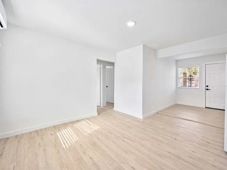 6811 Del Rio St #9 — Photo 6
