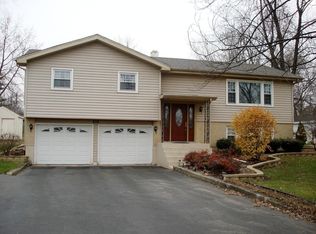 832 Somerset St, New Lenox, IL 60451