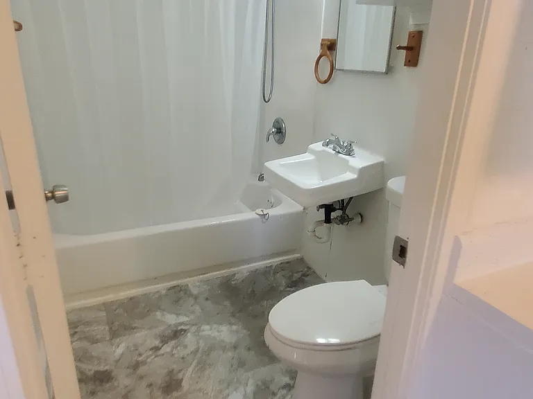32 Bridge St #3A — Photo 4