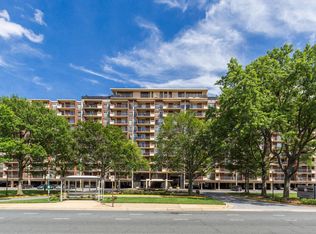 1300 Army Navy Dr PH 2, Arlington, VA 22202