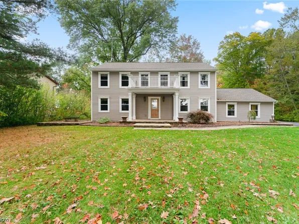 5717 Phillips Rice Rd, Cortland, OH 44410