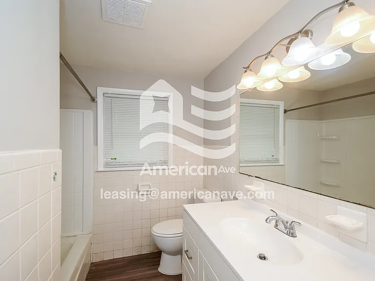 1458436_010_main_bathroom_10.jpg