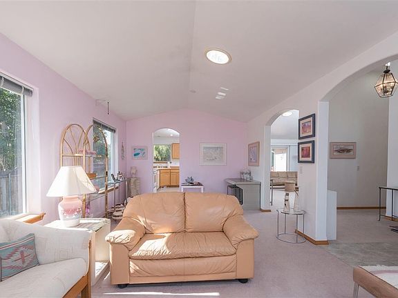 3rd image of 1817 Maui Dr