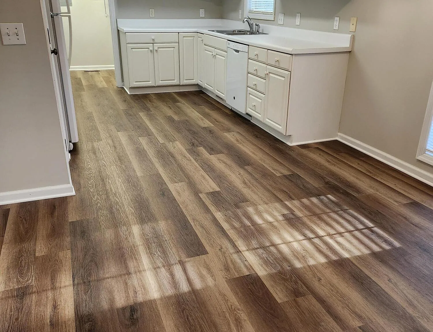 3 bed, 2.0 bath, 1350 sqft, $2,000 — Photo 4