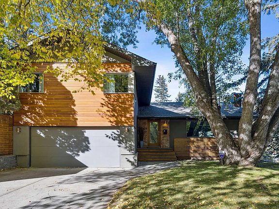 2nd image of 504 Crescent Blvd SW