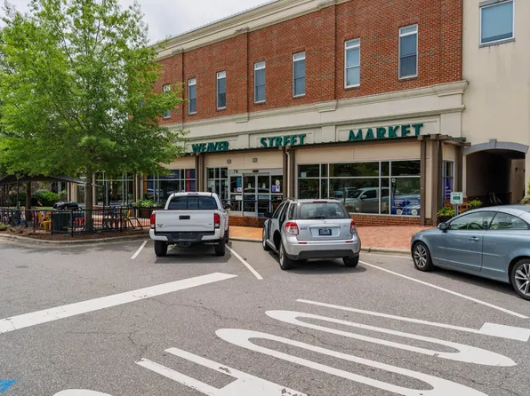 700 Market St Unit 207, Chapel Hill, NC 27516