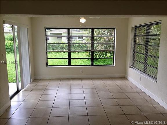 4th image of 901 NW 35th Ave