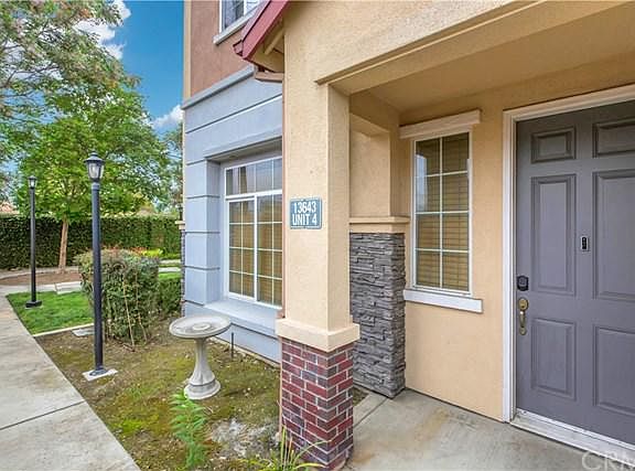 3rd image of 13643 Foster Ave Unit 4